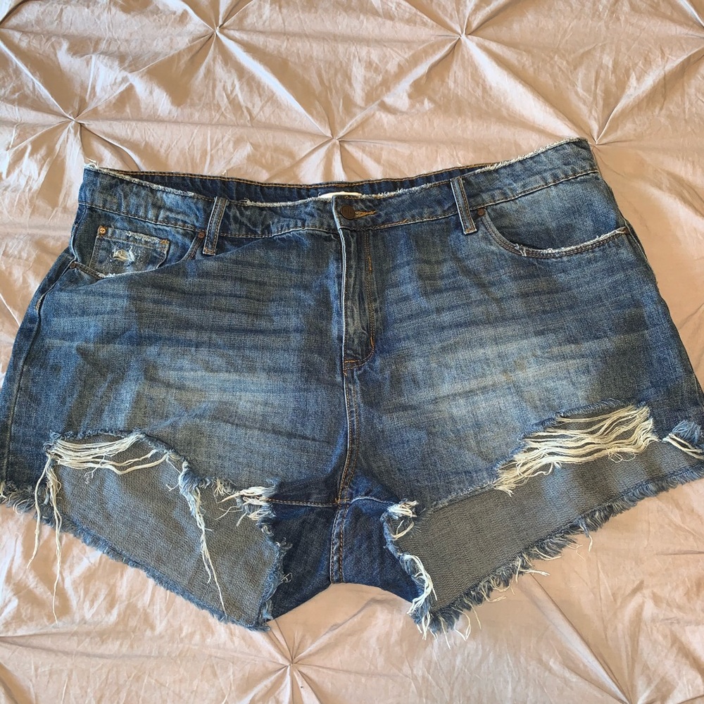 BP distressed shorts